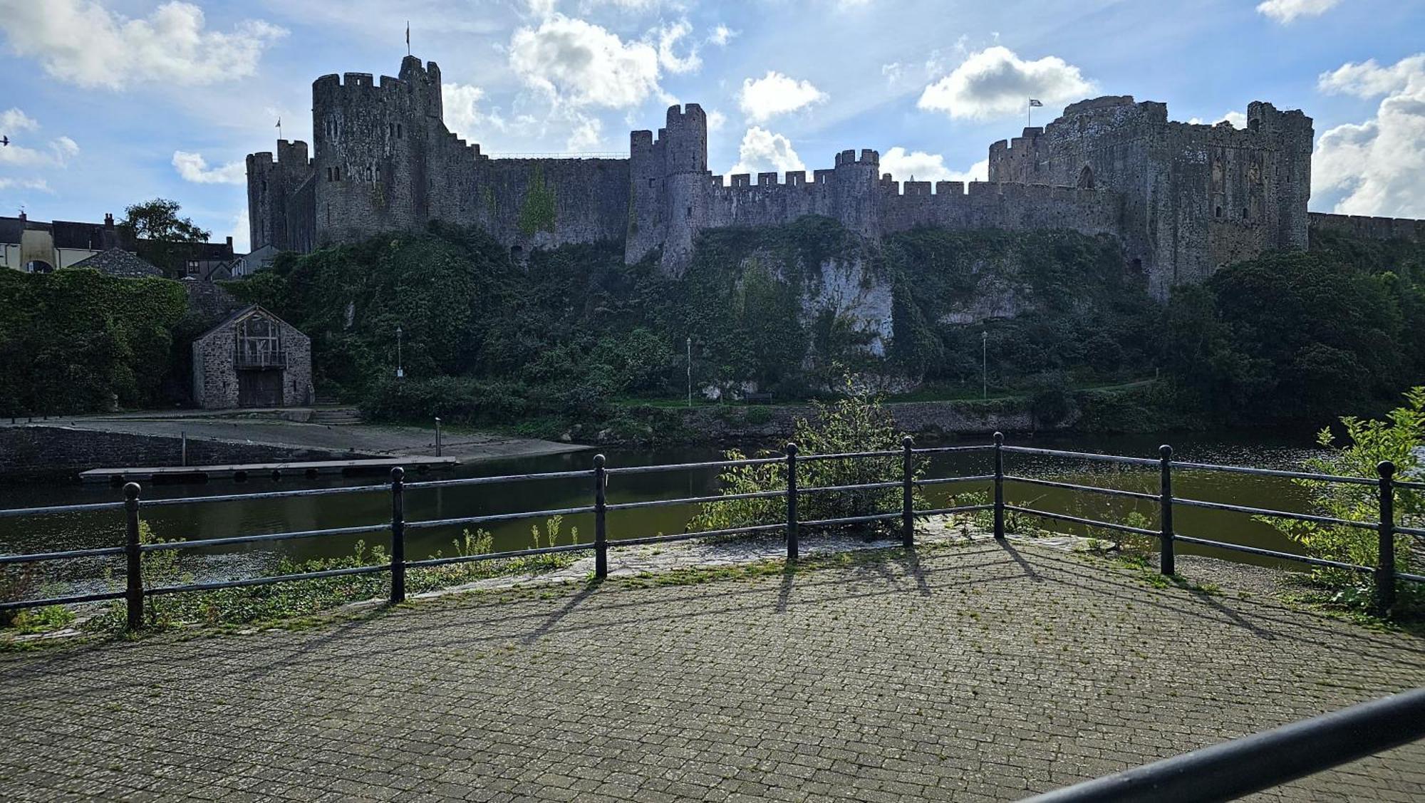 펨브로크 Castle Pond House 아파트 외부 사진